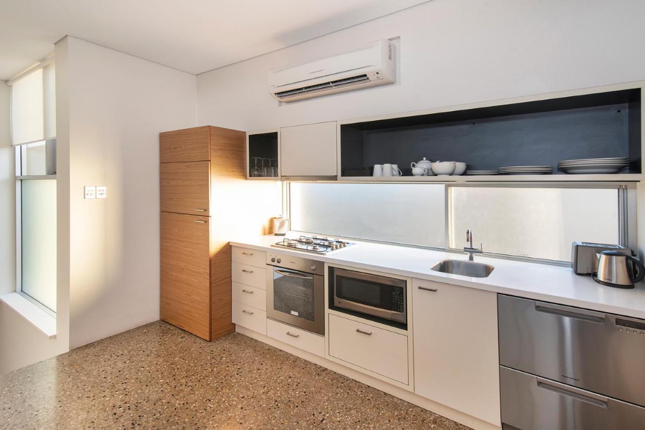 สมิธส์ บีช รีสอร์ท ยัลลิงอัพ ภายนอก รูปภาพ A modern kitchen